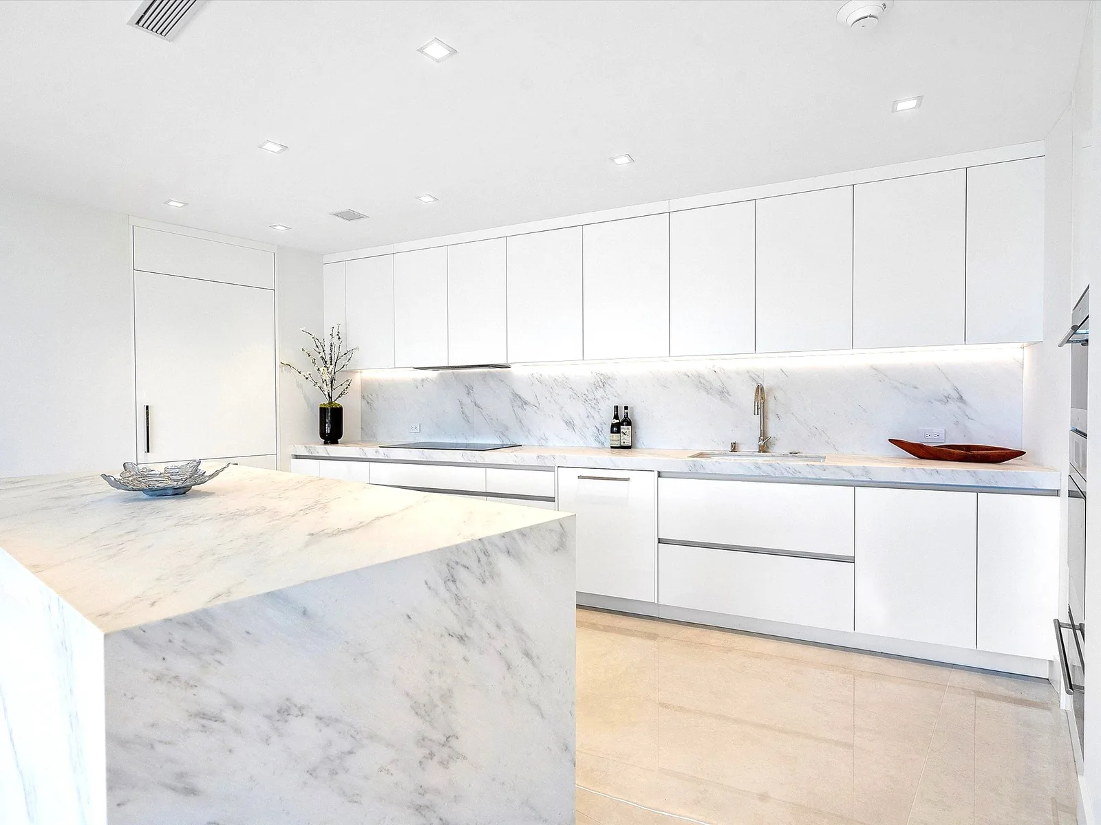 S Residence, Palm Beach Towers, Palm Beach, FL &mdash; view 7