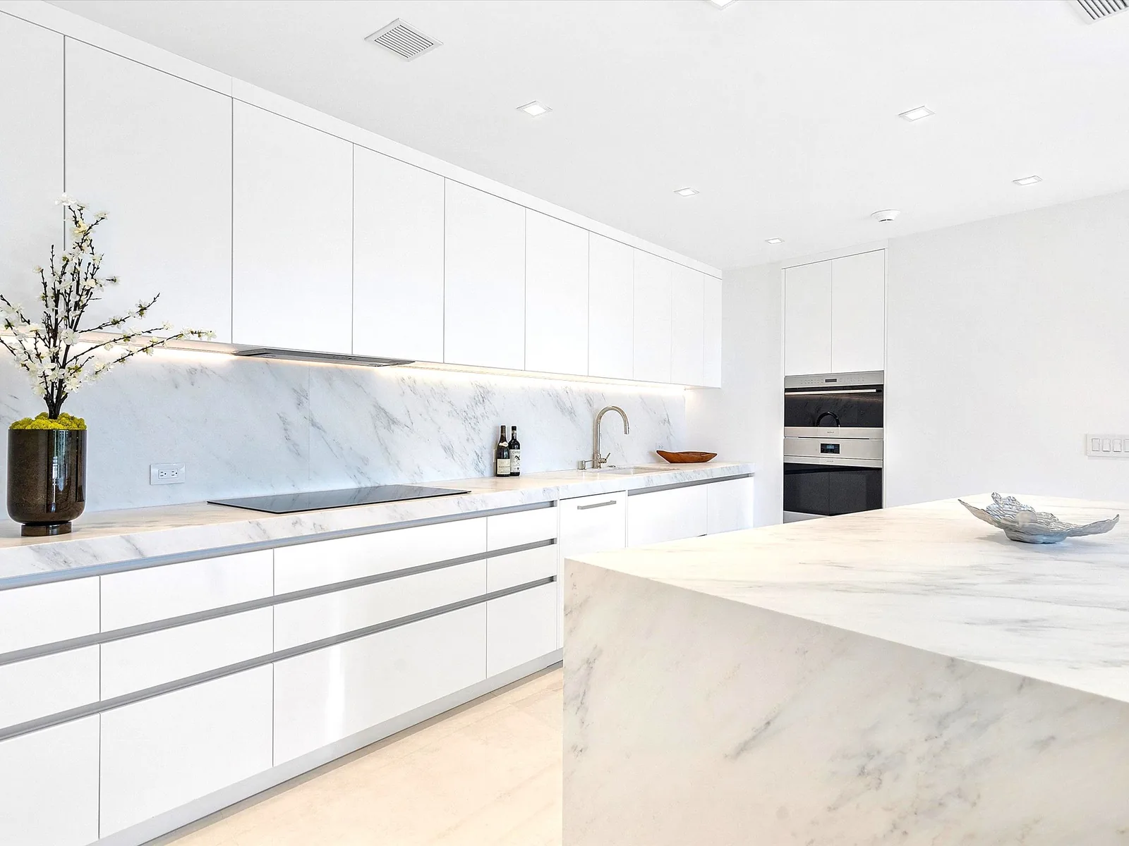 S Residence, Palm Beach Towers, Palm Beach, FL &mdash; view 9
