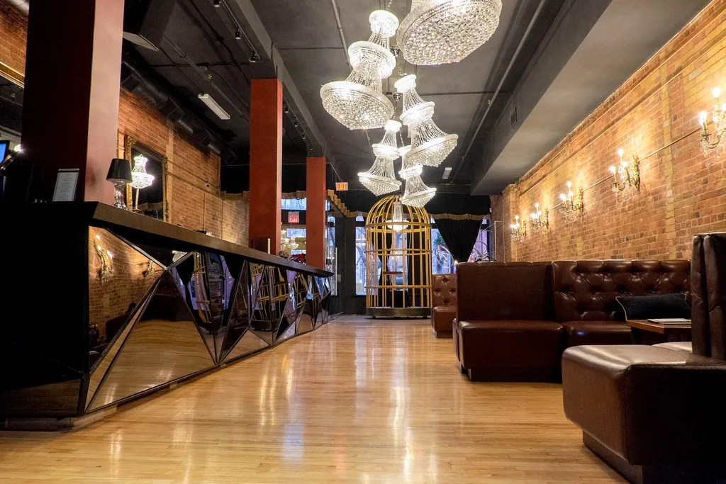 Canadian Club Lounge, Toronto, ON — view 4