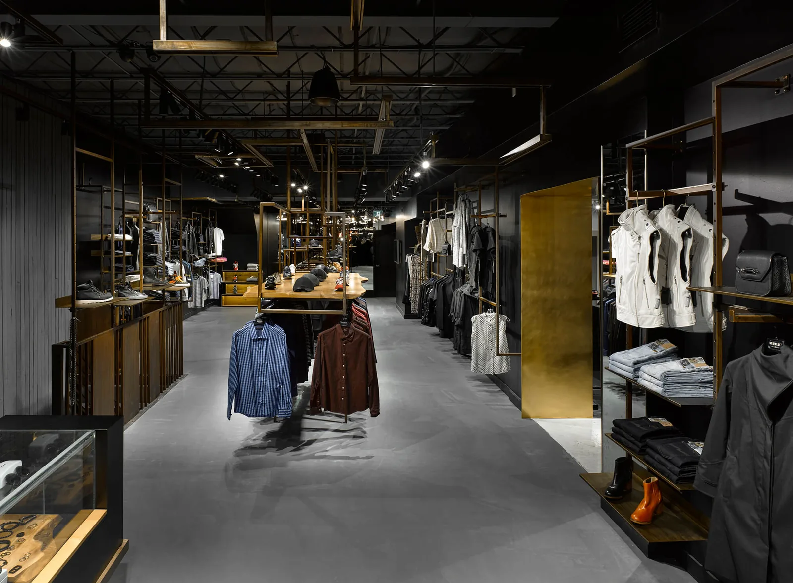 Due West Fashion Collective, Toronto, ON &mdash; view 3
