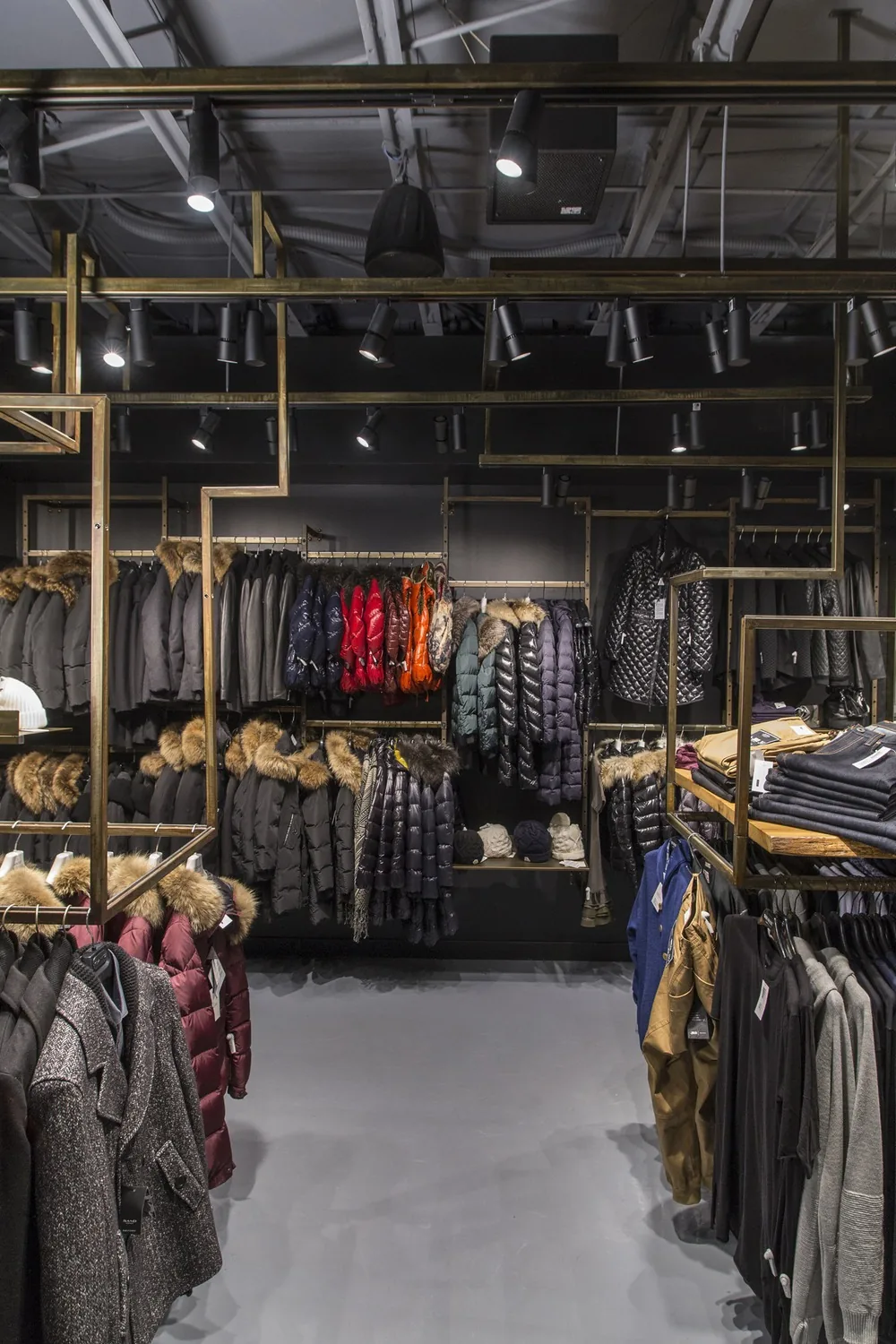 Due West Fashion Collective, Toronto, ON &mdash; view 7